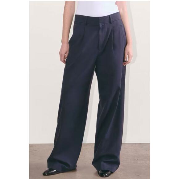 Everlane The Draper Tapered Pant in Buttersmooth Navy Blue 6 Short - Picture 2 of 8